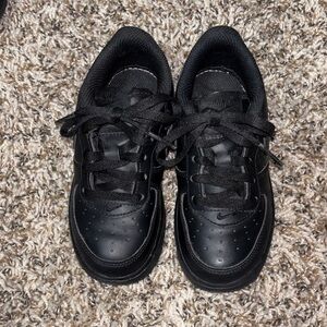 Toddlers Nike Kids All-Black Air Force 1 Sneakers